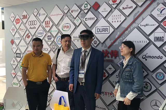 AR增强现实的工作原理、技术需求以及解决方案